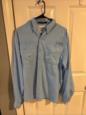Columbia Men’s Light Blue Long-Sleeve Button-Down Fishing Shirt